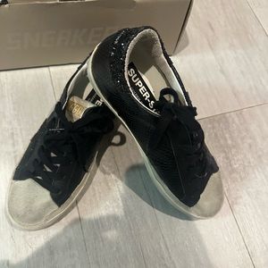 Golden goose superstar size 36